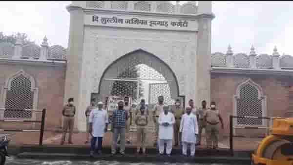 ईदची नमाज घरातूनच अदा करत प्रशासनाला सहकार्य, कोरोना लवकर जाऊ दे, सांगलीतल्या मुस्लिम बांधवांची प्रार्थना
