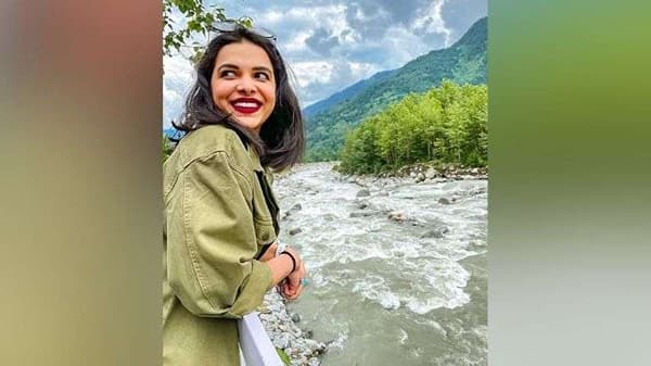 अभिनेत्री मिताली मयेकर तिच्या बोल्ड आणि सुंदर अंदाजासाठी ओळखली जाते. नेहमीच नवनवीन फोटो शेअर करत मिताली चाहत्यांची मनं जिंकते.