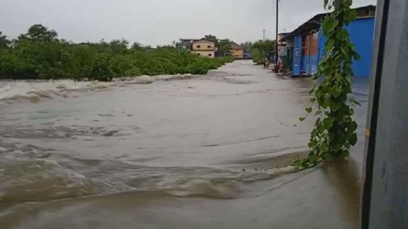 गच्चीवरुन पूर पाहताना तोल गेला, पाण्यात पडून महाडमध्ये 50 वर्षीय व्यक्तीचा मृत्यू