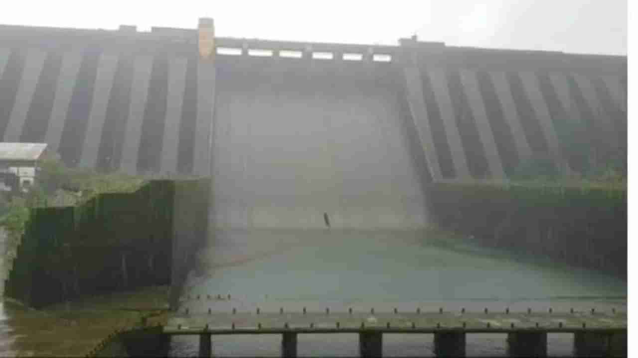 Koyna Dam : कोयना धरणाच्या पाणलोट क्षेत्रात मुसळधार, पायथा वीजगृहातून 2100 क्युसेक पाण्याचा विसर्ग सुरु