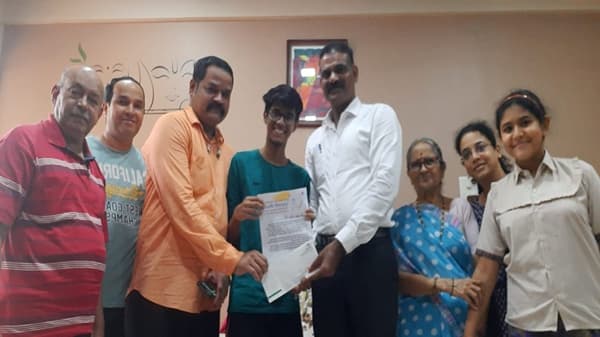 ठाण्यात कोरोनामुळे अनाथ झालेल्या सहा विद्यार्थ्यांचा राष्ट्रवादी काँग्रेसने शैक्षणिक खर्च उचलला