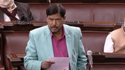 राहुल गांधींना लोकसभेतून वर्षभरासाठी निलंबित करा; रामदास आठवले आक्रमक