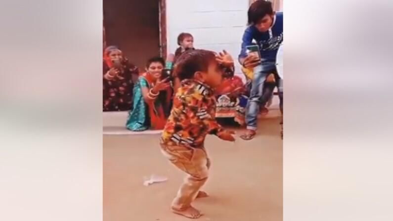 Video | चिमुकल्याचा डान्स म्हणजे निखळ आनंद, व्हिडीओ एकदा पाहाच !