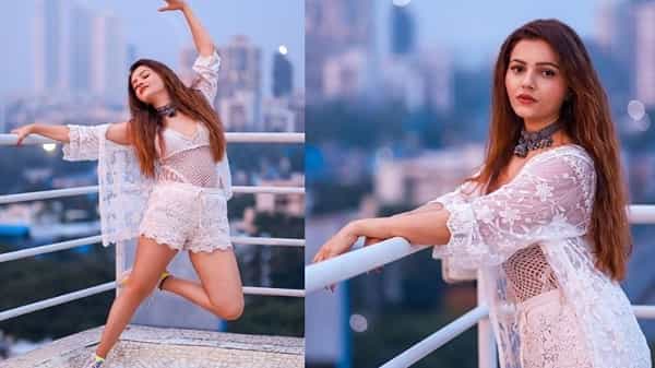 'बिग बॉस 14' विजेती आणि टेलिव्हिजन स्टार रुबीना दिलैक आपल्या स्टाईल आणि सौंदर्यानं इंटरनेटचं तापमाण वाढवते. आता पुन्हा तिनं स्वत:चे शॉर्ट ड्रेसमधील काही फोटो इन्स्टाग्रामवर शेअर केले आहेत. ज्यामध्ये ती डान्स मूव्ह्स करताना दिसत आहे.
