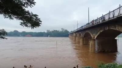 Maharashtra Rains : कोल्हापुरात दसरा चौकापर्यंत पाणी, सांगलीत कृष्णेचं विक्राळ रुप, साताऱ्यात 7-8 घरं ढिगाऱ्याखाली