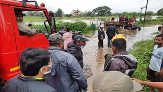 पुराच्या पाण्यातून बैलगाडी हाकणं जीवावर, दोन्ही बैलांपाठोपाठ शेतकऱ्याचाही मृतदेह आढळला