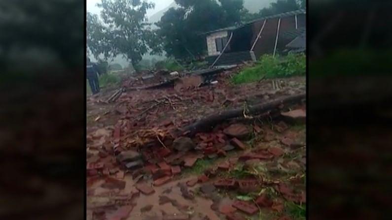 Raigad Talai Landslide Photo : रायगडमधील तळीये गावात मोठी दुर्घटना, दरड कोसळून तब्बल 32 जणांचा मृत्यू