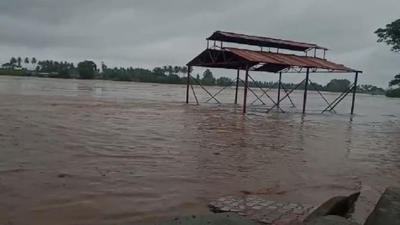 Sangli Flood : कृष्णा, वारणा नदीच्या पाणीपातळीत मोठी वाढ, सांगलीत मदतकार्यासाठी लष्कर पाचारण Sangli Flood : कृष्णा, वारणा नदीच्या पाणीपातळीत मोठी वाढ, सांगलीत मदतकार्यासाठी लष्कर पाचारण