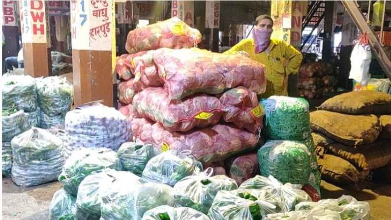 Vegetables Rate: महापुराचा भाजीपाल्याला फटका, मुंबई बाजारसमिती भाज्यांचे दर घसरले, 100 गाड्या माल पडून