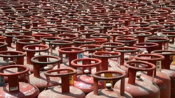 Ujjwala Yojana 2.0: मोफत गॅस कनेक्शनसाठी कसा अर्ज कराल, जाणून घ्या संपूर्ण प्रक्रिया