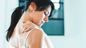 Health Tips : आपल्या 'या' सवयी कमकुवत हाडांचे कारण असू शकतात, वाचा! 