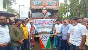 खाद्य पदार्थ ते माचिसचे बॉक्स, पूरग्रस्तांसाठी राष्ट्रवादीची मदत, ठाण्याहून पाच ट्रक कोकणच्या दिशेला रवाना