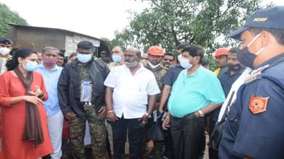 डोंगरांवरील गावांचे सर्वेक्षण करून पुनर्वसन करा; रामदास आठवलेंकडून तळीये दुर्घटनास्थळाची पाहणी