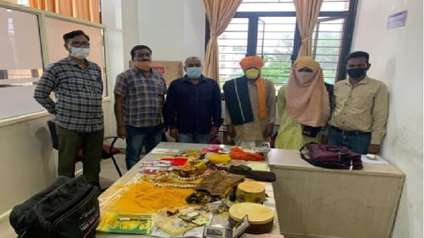 भविष्य सांगण्याच्या बहाण्याने घरात प्रवेश, गुंगीचे भस्म देऊन लूट, दोन भोंदूबाबांना अटक