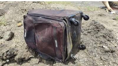 वसई किनाऱ्यावर सुटकेसमधून दुर्गंध, उघडून पाहिलं तर धडापासून वेगळा असलेला महिलेचा मृतदेह