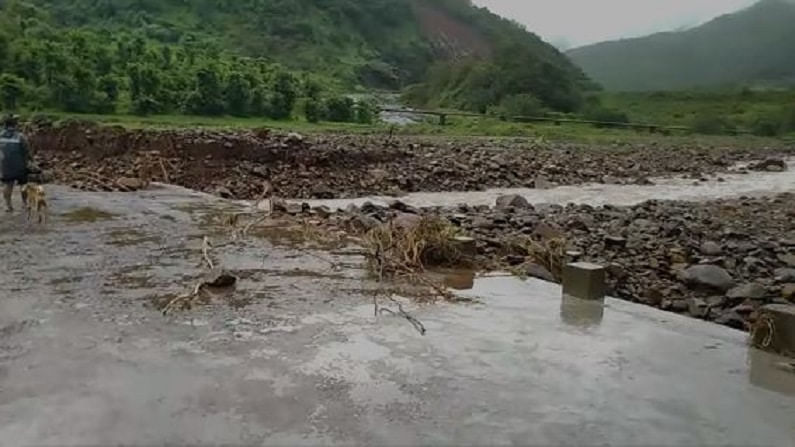 Chiplun Flood : चिपळूणच्या तिवरे गावाला मुसळधार पावसाचा तडाखा, 6 ठिकाणी भूस्खलन झाल्यानं गावकरी धास्तावले!