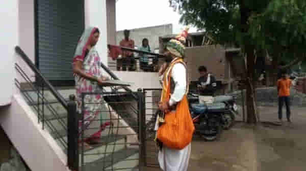 कोरोनामुळे लोक कलावंतांवर उपासमारी व बेरोजगारीची कुऱ्हाड, आर्थिक मदत मिळावी म्हणून लोक कलावंतांकडून शासनाला साकडे!