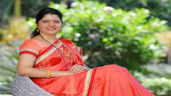 चाकणकरांची सून म्हणून आली आणि राष्ट्रवादीची महिला प्रदेशाध्यक्ष झाली! कसा आहे रुपाली चाकणकरांचा राजकीय प्रवास?