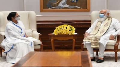 टोकाच्या टीकेनंतर पहिली भेट, प. बंगालचं नाव बदला, ममता बॅनर्जींची मोदींकडे हटके मागणी