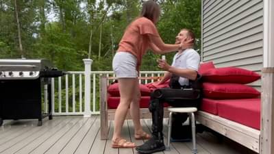 Video | प्रेम म्हणजे प्रेम असतं ! दिव्यांग प्रियकराने केले खास शैलीत प्रपोज, प्रेयसीने काय केलं एकदा पाहाच !