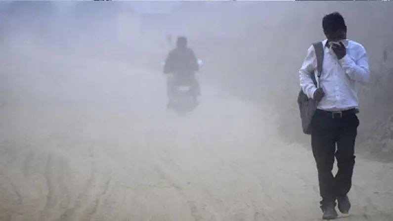 Delhi Air Pollution: सोमवारपासून 1 आठवडा शाळा बंद, सरकारी कर्मचाऱ्यांना घरून काम करण्याच्या सूचना, वायू प्रदूषणामूळे दिल्लीची परिस्थिती धोकादायक Delhi Air Pollution: सोमवारपासून 1 आठवडा शाळा बंद, सरकारी कर्मचाऱ्यांना घरून काम करण्याच्या सूचना, वायू प्रदूषणामूळे दिल्लीची परिस्थिती धोकादायक