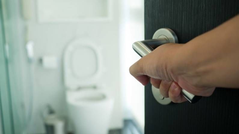 Frequent Urination Problem | वारंवार लघवी येते ? असू शकतात 'हे' आजार, जाणून घ्या संपूर्ण माहिती Frequent Urination Problem | वारंवार लघवी येते ? असू शकतात 'हे' आजार, जाणून घ्या संपूर्ण माहिती