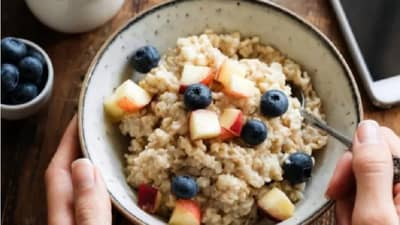 Weight Loss : दररोज ओट्स खाल्ल्याने वजन वाढतं?