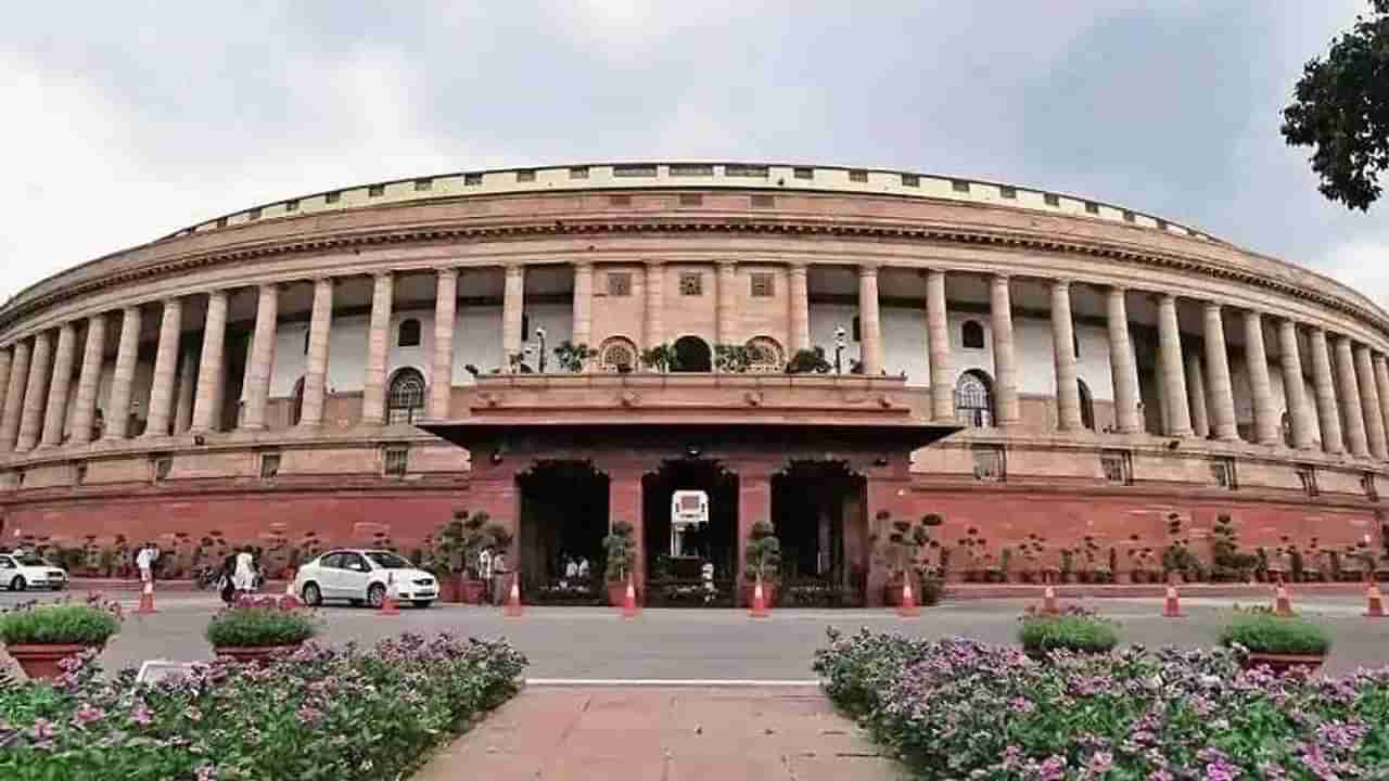 Parliament Monsoon Session: पेगाससवरून संसदेत तांडव, लोकसभा अध्यक्षांवर कागद फेकले; 10 खासदार निलंबित होणार?