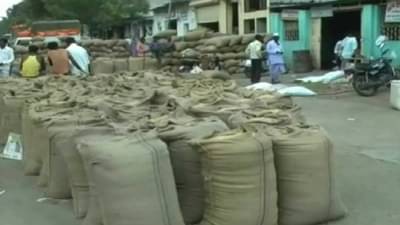 लातूरमध्ये सोयाबीनला उच्चांकी भाव, क्विंटलला 9600 रुपयांचा दर, दरवाढीचा फायदा नेमका कुणाला?