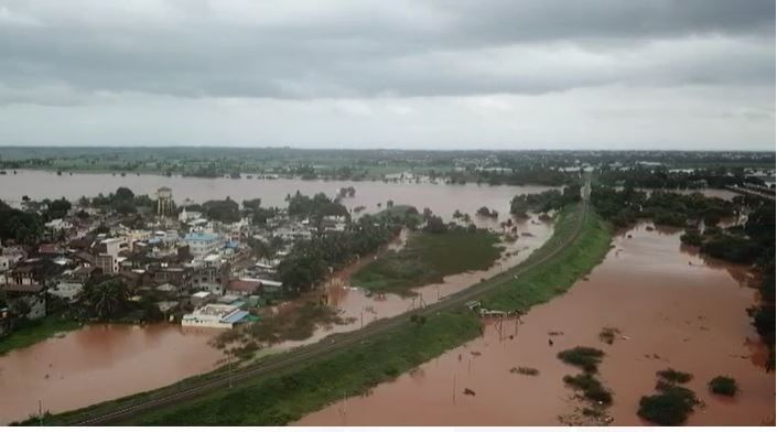 सांगलीला कृष्णा आणि वारणा नदीच्या महापुराचा फटका, तब्बल 40 हजार हेक्टर शेती बाधित, ऊस, सोयाबीनचं मोठं नुकसान