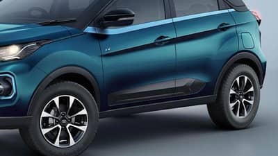 आधी भारतात धुमाकूळ, आता टाटांची भारदस्त कार नेपाळमध्येही लाँच, किंमत किती?