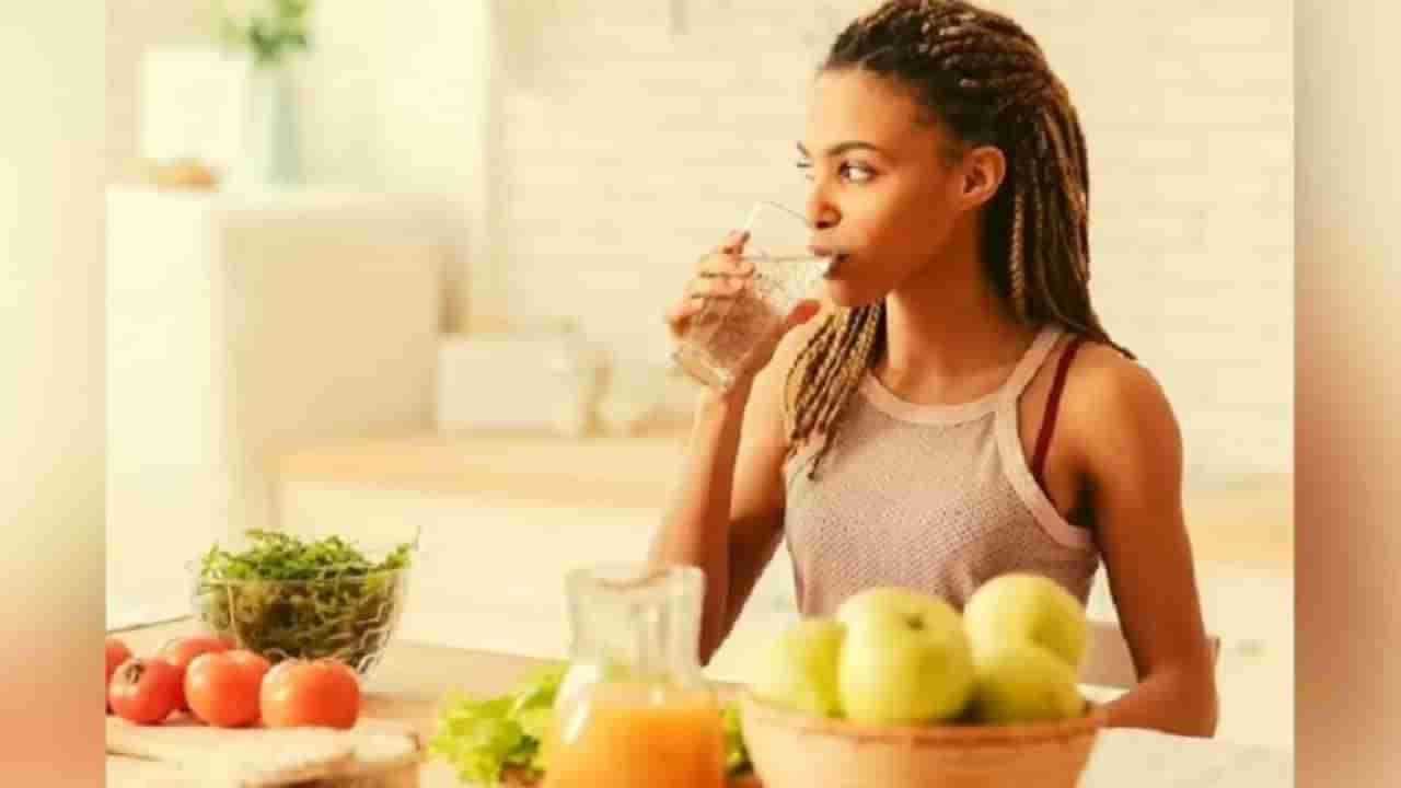 Health Tips : हे 7 पदार्थ खाल्ल्यानंतर चुकूनही पाणी पिण्याची चुकी करू नका!