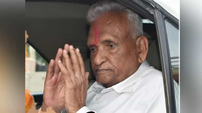 राजकारणातील अजातशत्रू हरपला, ज्येष्ठ नेते गणपतराव देशमुख यांचं निधन