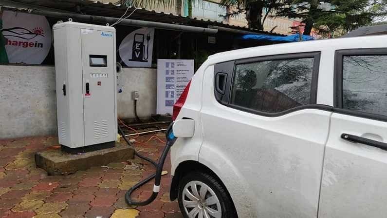 इलेक्ट्रिक वाहनांसाठी पेट्रोलपंपावरच चार्जिंग स्टेशन्स उभारली जाणार का?