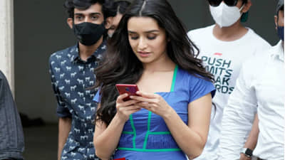 Shraddha Kapoor | श्रद्धा कपूरची पर्सनल चॅट सोशल मीडियावर लीक, चाहत्यांनी पापाराझींना फटकारले!