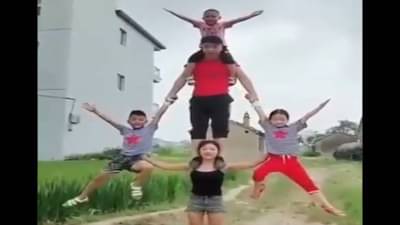 Video | परफेक्ट टायमिंग, परफेक्ट स्टंट, महिलेचा व्हिडीओ पाहून तुम्हीही म्हणाल तुस्सी बडे ग्रेट हो