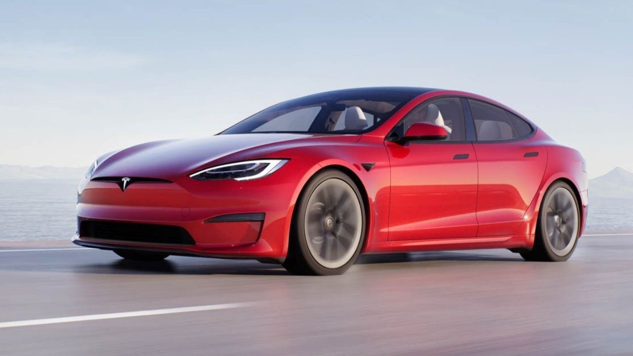 Tesla च्या चार इलेक्ट्रिक गाड्यांना भारतात मंजुरी, लवकरच लाँचिंग Tesla च्या चार इलेक्ट्रिक गाड्यांना भारतात मंजुरी, लवकरच लाँचिंग