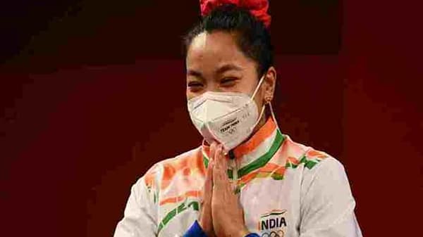 Good News : टोक्यो ऑलिम्पिकमध्ये रौप्य पदक जिंकणाऱ्या वेटलिफ्टर मीराबाई चानूच्या जीवनावर आधारित चित्रपटाची तयारी, अभिनेत्रीचा शोध सुरू