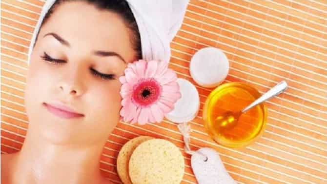 Skin Care : मध आणि साखरेचा स्क्रब चेहऱ्याला लावा आणि त्वचेच्या सर्व समस्या दूर करा!