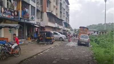 त्याने आईला मारहाण केली, नंतर तलवार घेऊन पळत सुटला, कल्याणमध्ये माथेफिरुच्या हल्ल्यात पोलीस जखमी