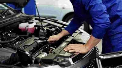 सर्व्हिसिंगसाठी नवीन कार नेताना या खास गोष्टी लक्षात ठेवा; अन्यथा महागात पडेल