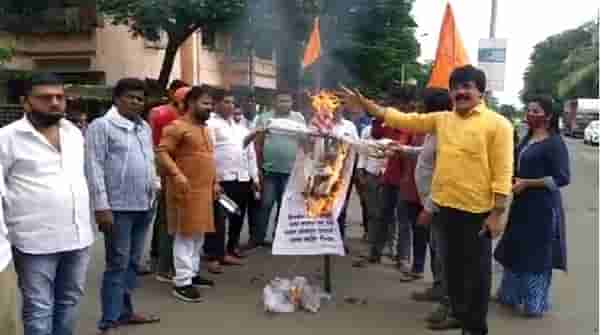 हिम्मत असेल तर रस्त्यावर येऊन दाखवा, प्रसाद लाड यांच्याविरोधात शिवसैनिक आक्रमक, पनवेलमध्ये प्रतिकात्मक पुतळ्याचे दहन