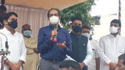 सर्वतोपरी मदत करू, तुम्हाला वाऱ्यावर सोडणार नाही; मुख्यमंत्र्यांनी पुसले पूरग्रस्तांचे अश्रू