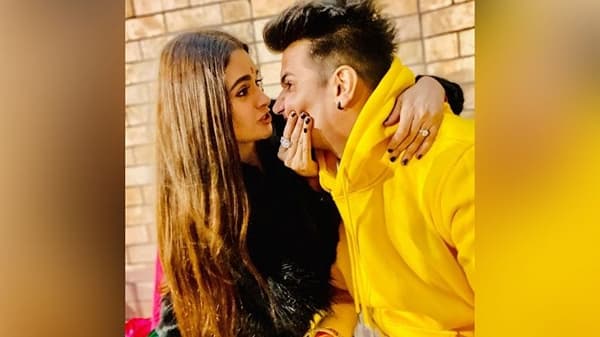 बिग बॉसच्या घरात नेहमी वाद होत असतात, मात्र काही नाती अशीही तयार होतात की ती आयुष्यभर सोबत राहतात. बिग बॉसचे असेच एक पॉवर कपल म्हणजे युविका चौधरी आणि प्रिन्स नरुला. दोघंही टीव्हीच्या जगातील प्रसिद्ध जोडपं आहेत.