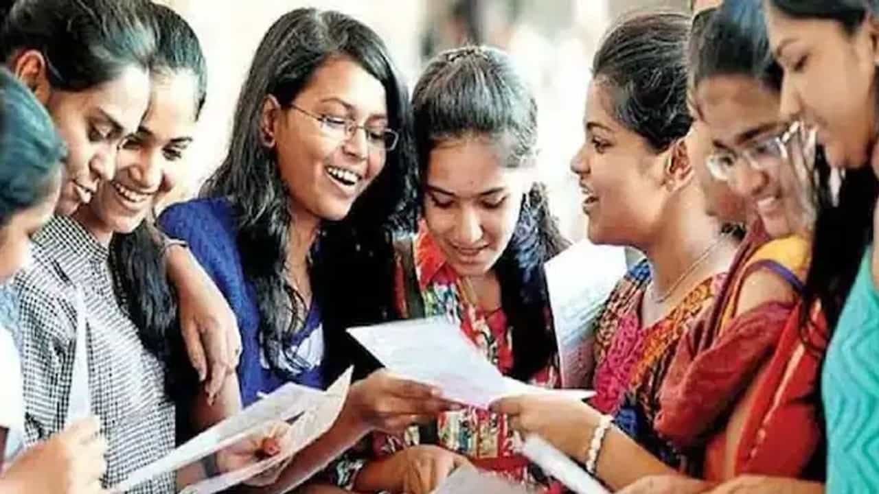 HSC Result 2021 Maharashtra Pass Percentage : बारावीचा निकाल 99.63 टक्के, निकालासाठी इथे क्लिक करा