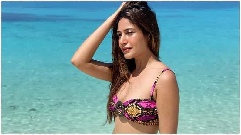 सुरभी चंदना टीव्हीच्या हॉट आणि बोल्ड अभिनेत्रींपैकी एक आहे. सुरभीनं तिच्या अभिनयानेच नाही तर तिच्या सौंदर्यानंही लोकांना वेड लावले आहे.