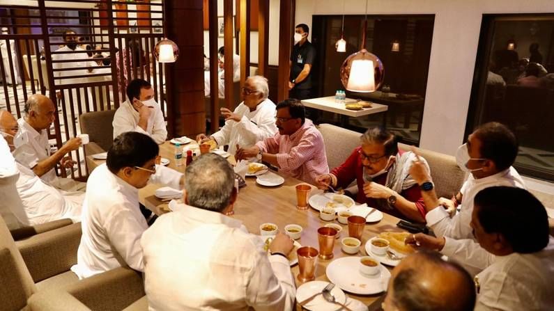 पंतप्रधान तर आम्हाला पाणीही विचारत नाही, काँग्रेसच्या 'ब्रेकफास्ट पॉलिटिक्स'ला शिवसेनेची साथ; यूपीएत सहभागी? पंतप्रधान तर आम्हाला पाणीही विचारत नाही, काँग्रेसच्या 'ब्रेकफास्ट पॉलिटिक्स'ला शिवसेनेची साथ; यूपीएत सहभागी?