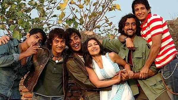 ‘रंग दे बसंती’च्या ‘या’ भूमिकेसाठी अभिषेक-फरहानचा नकार, हृतिक रोशनची मनधरणी करण्यासाठी घरी गेलेला आमिर खान!