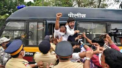 शुल्क माफीच्या मागणीसाठी थेट शिक्षणमंत्र्यांच्या बंगल्यावर आंदोलन, छात्रभारतीच्या कार्यकर्त्यांना अटक