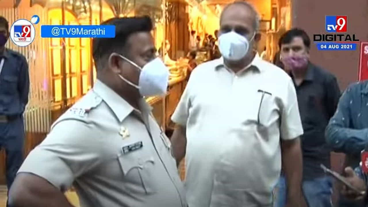 Pune | इतर दुकानांवर कारवाई, व्यापारी महासंघाचे अध्यक्ष फतेचंद रांकांच दुकानं मात्र सुरु Pune | इतर दुकानांवर कारवाई, व्यापारी महासंघाचे अध्यक्ष फतेचंद रांकांच दुकानं मात्र सुरु
